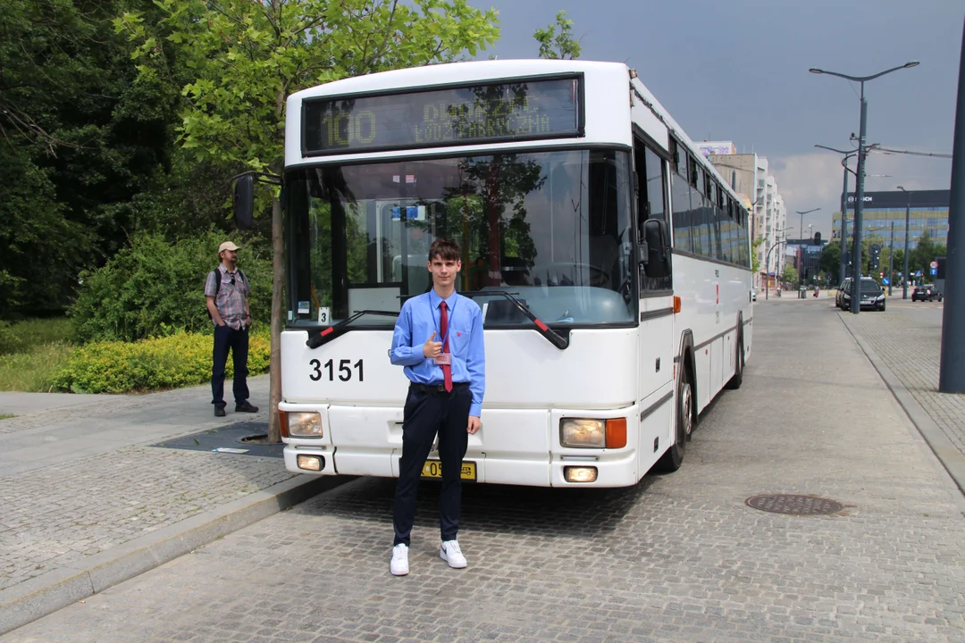 Niedzielne wycieczki zabytkowymi autobusami. Łódzkie Linie Turystyczne przemierzają ulicami Łodzi [ZDJĘCIA] - Zdjęcie główne