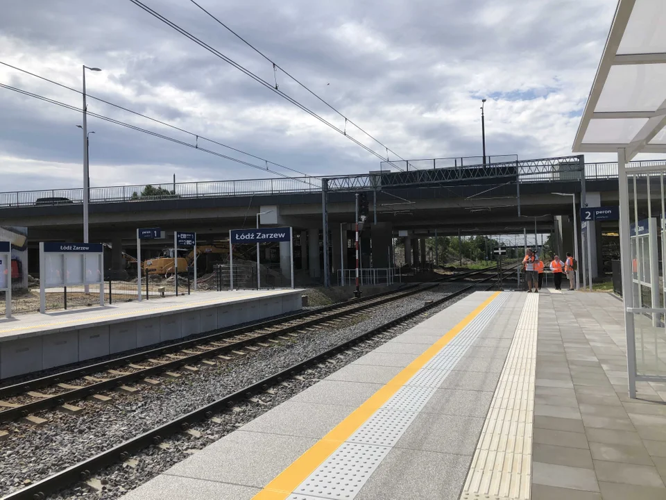 Nowy przystanek Łódź Zarzew gotowy, wiadukty na Przybyszewskiego wciąż w budowie. Sprawdź, którędy dojdziemy na pociąg [ZDJĘCIA] - Zdjęcie główne