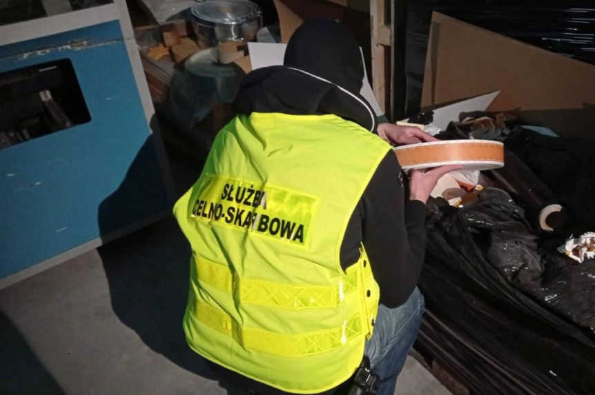 Łódzkie. Rozbito międzynarodową grupę przestępczą, znaleziono broń. Wspólne działania KAS, CBŚP, Europolu i holenderskiej FIOD [wideo, zdjęcia] - Zdjęcie główne
