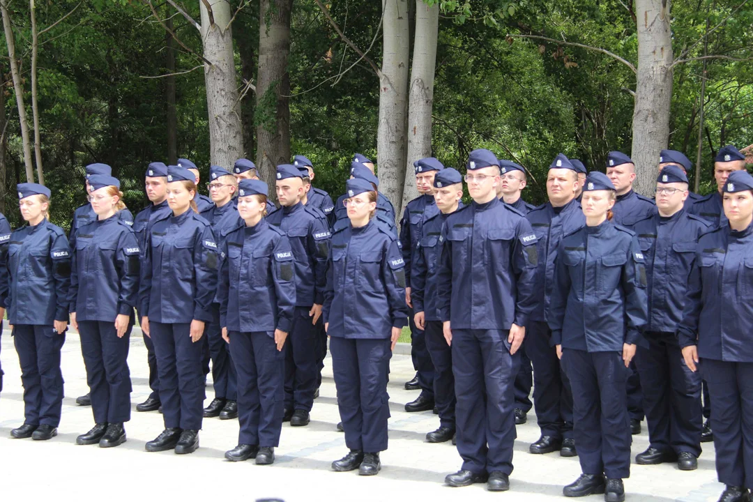 Nowi funkcjonariusze złożyli ślubowanie. Wojewódzkie obchody Święta Policji [ZDJĘCIA] - Zdjęcie główne