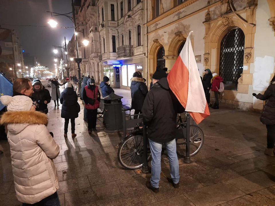 Protest w obronie wolnych mediów przeszedł ulicami Łodzi [galeria zdjęć] - Zdjęcie główne
