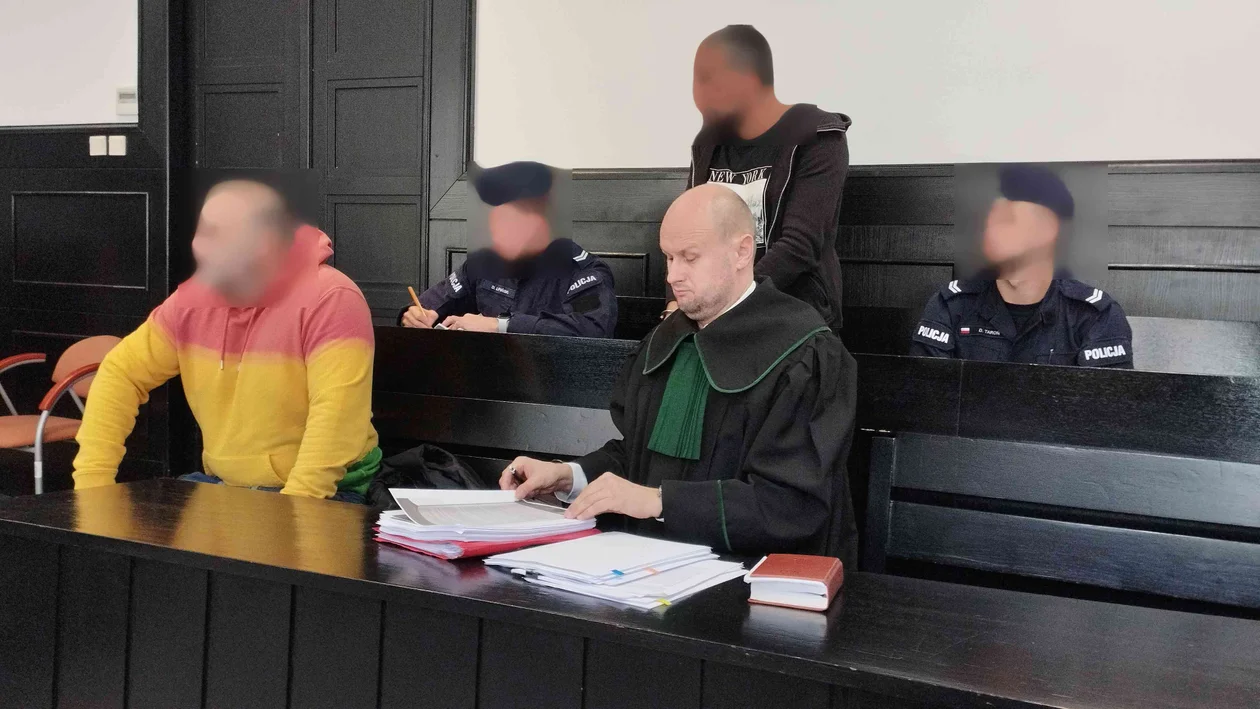 Gruzin skazany za zabicie żony przerwał uzasadnianie wyroku! Sędzia kazał wyprowadzić go z sali! [ZDJĘCIA] - Zdjęcie główne