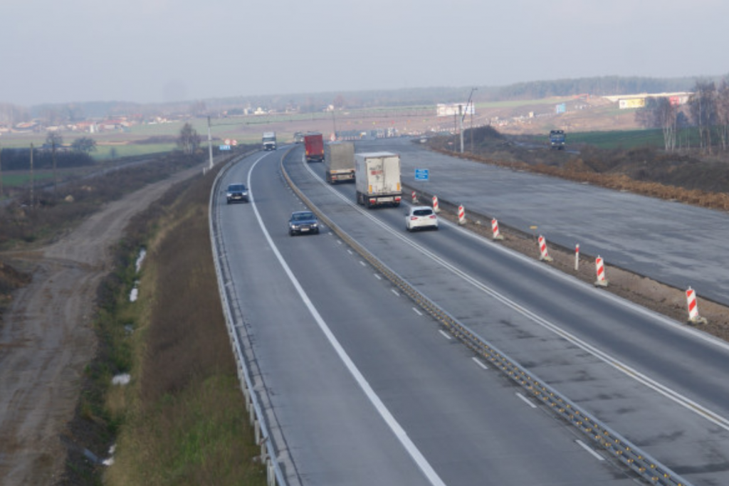Już od roku pęknięcia na zachodnim wiadukcie autostrady A1 blokują ruch. Co jest ich przyczyną? - Zdjęcie główne