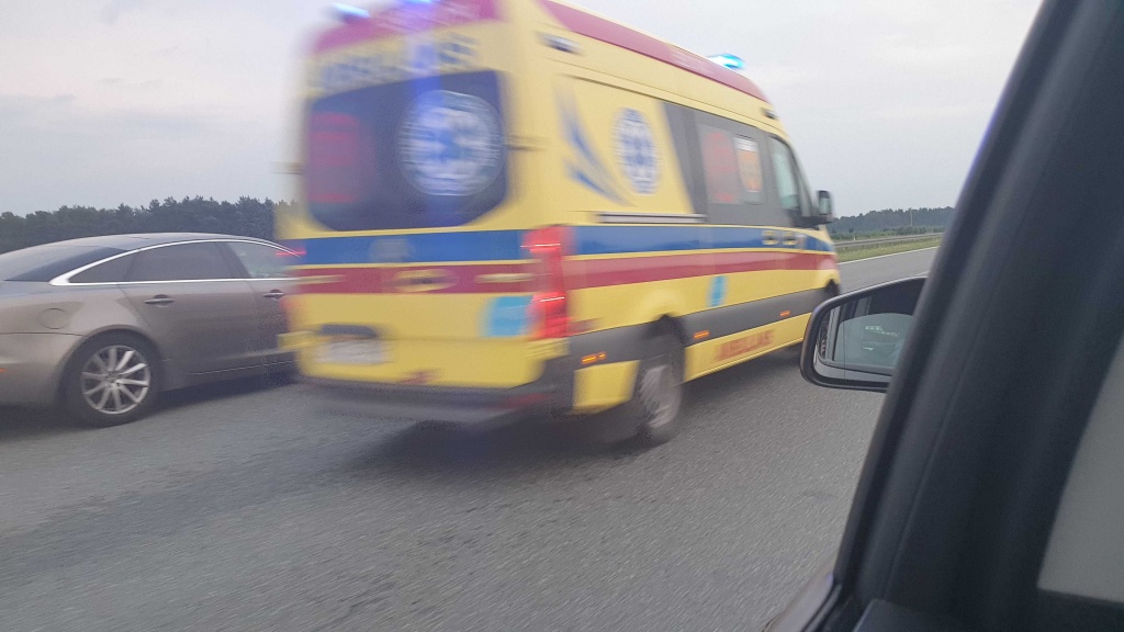 Wypadek na A1 w Łódzkiem. Korek na autostradzie w kierunku Łodzi [zdjęcia] - Zdjęcie główne