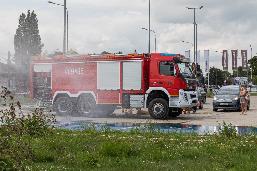 Strażacy Łódzkie. Wiele osób zawdzięcza im życie. Teraz strażacy z OSP Justynów potrzebują naszego wsparcia [zdjęcia] - Zdjęcie główne