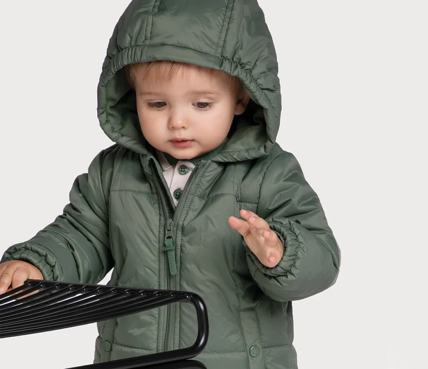 Jaką kurtkę dla niemowlaka wybrać na okres jesienno-zimowy? - Zdjęcie główne