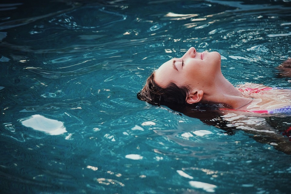 PŁYWANIE: Nauka pływania tylko dla pań! Rusza program „Kobiety na pływalnie” - Zdjęcie główne