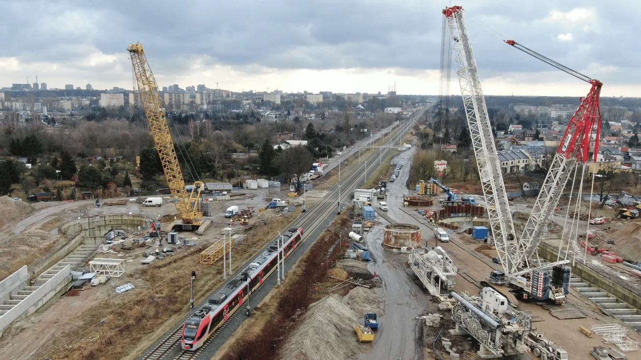 Budowa tunelu kolejowego pod Łodzią. PKP PLK podały, kiedy ponownie ruszy tarcza TBM „Faustyna” - Zdjęcie główne