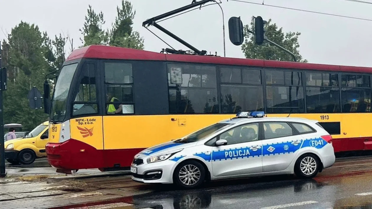 Tragiczny wypadek na Dąbrowie. Nie żyje 84-latka, która została potrącona przez tramwaj [ZDJĘCIA] - Zdjęcie główne