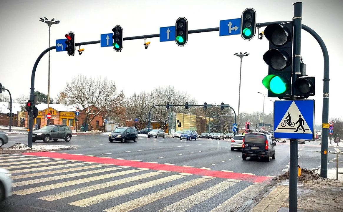 Red Light w Łodzi działa już na kolejnym skrzyżowaniu. W którym miejscu mogą się go spodziewać kierowcy? O czym trzeba pamiętać? - Zdjęcie główne