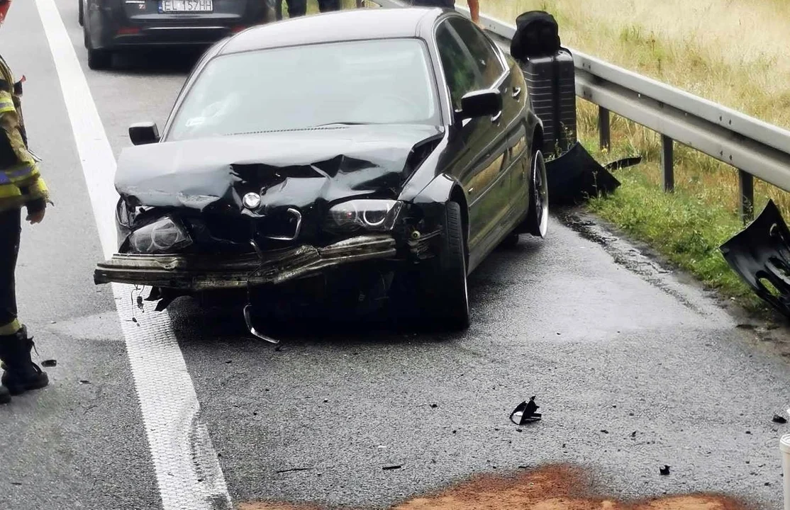 Wypadek na A2. BMW wjechało w barierę, potem w inny samochód - Zdjęcie główne