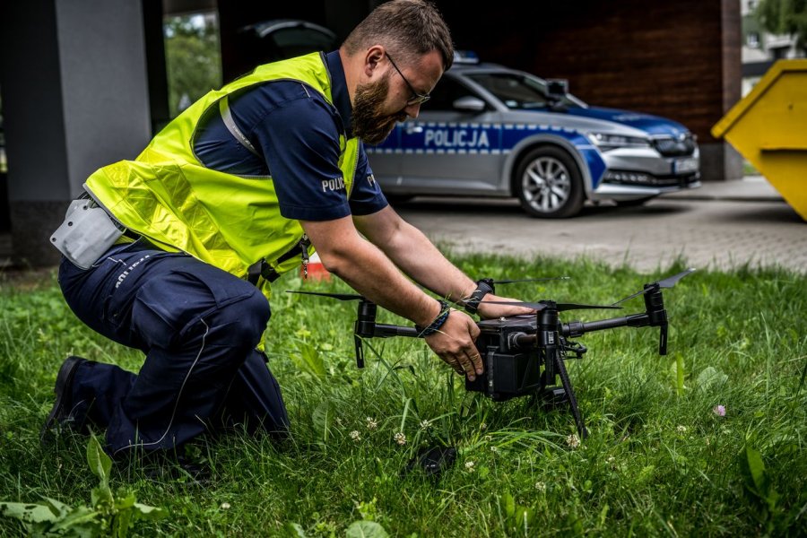 Policyjny dron nie ma litości. 60  mandatów w 4 godziny na al. Palki w Łodzi - Zdjęcie główne