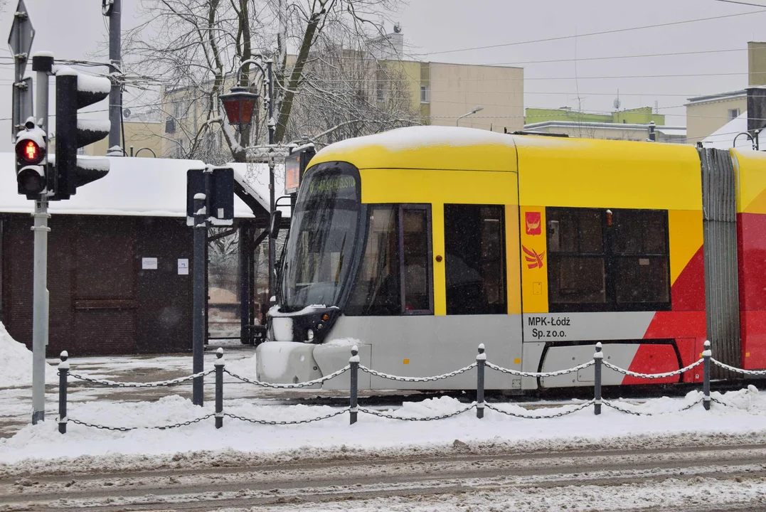 Tramwaj MPK Łódź nr 6 zmienił swoją trasę. Pasażerowie komentują: „Fatalna informacja” - Zdjęcie główne