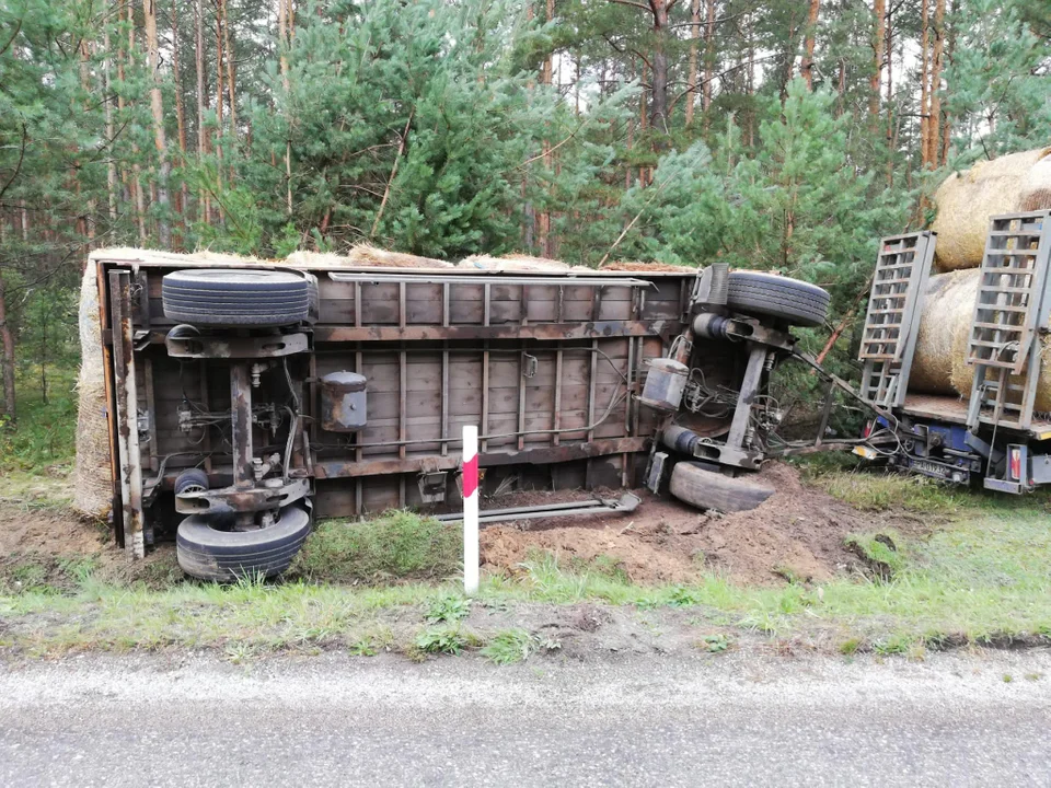 Tragiczny wypadek w Łódzkiem. Nie żyje kierowca samochodu ciężarowego - Zdjęcie główne