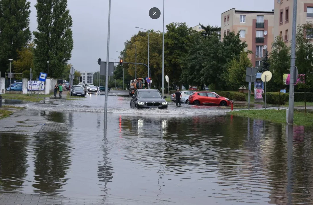 Burza i ulewa w Łódzkiem. Setki interwencji strażaków. Wiele ulic pod wodą - Zdjęcie główne